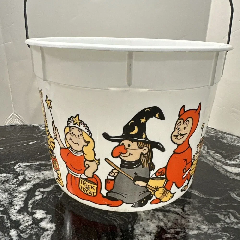Vintage Shamrock Industries Halloween pail metal handle trick or treaters